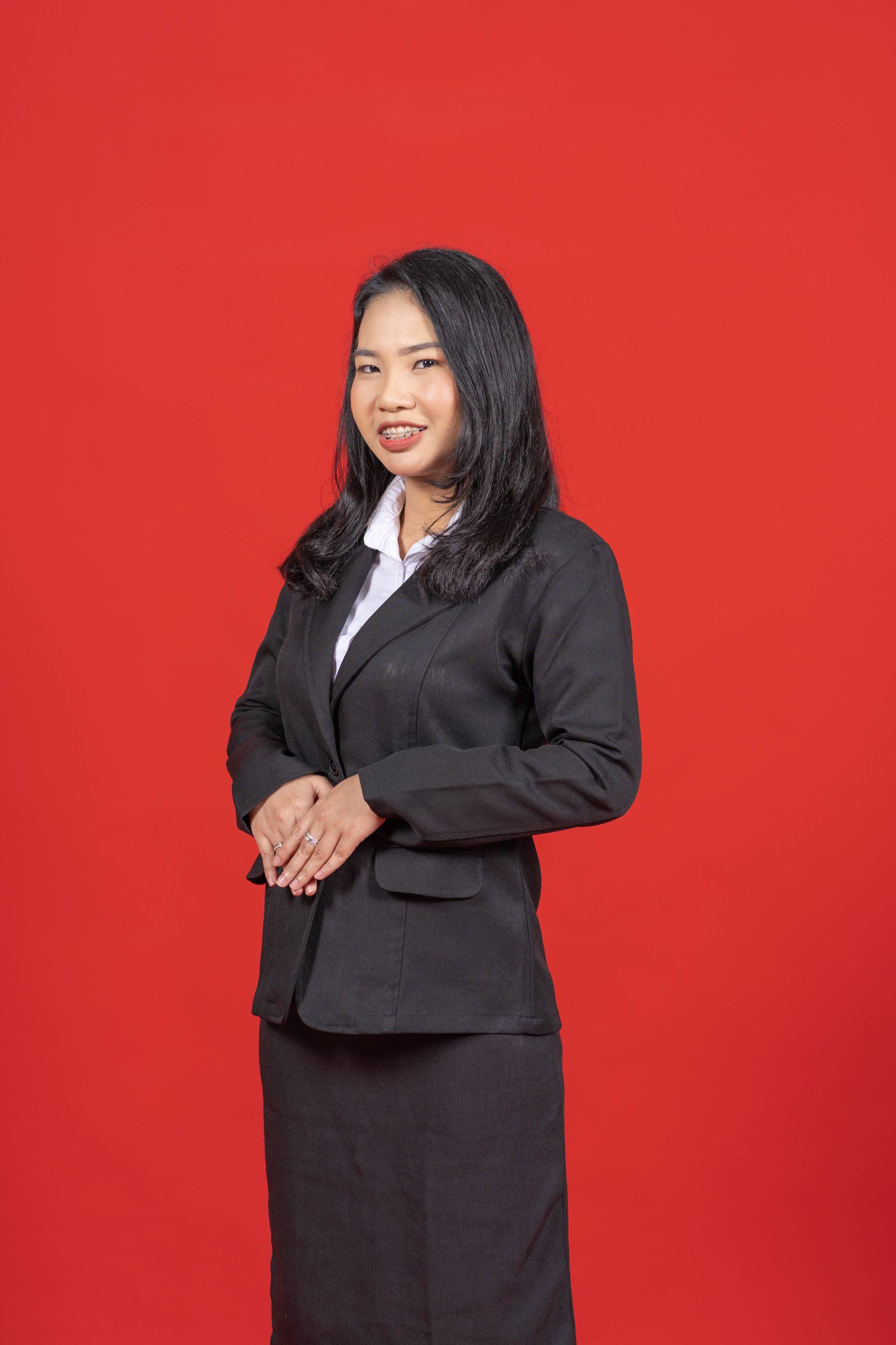 Yuliana Cornillon Intan Krisciaputri, S.Ds. (Guru Seni Budaya)